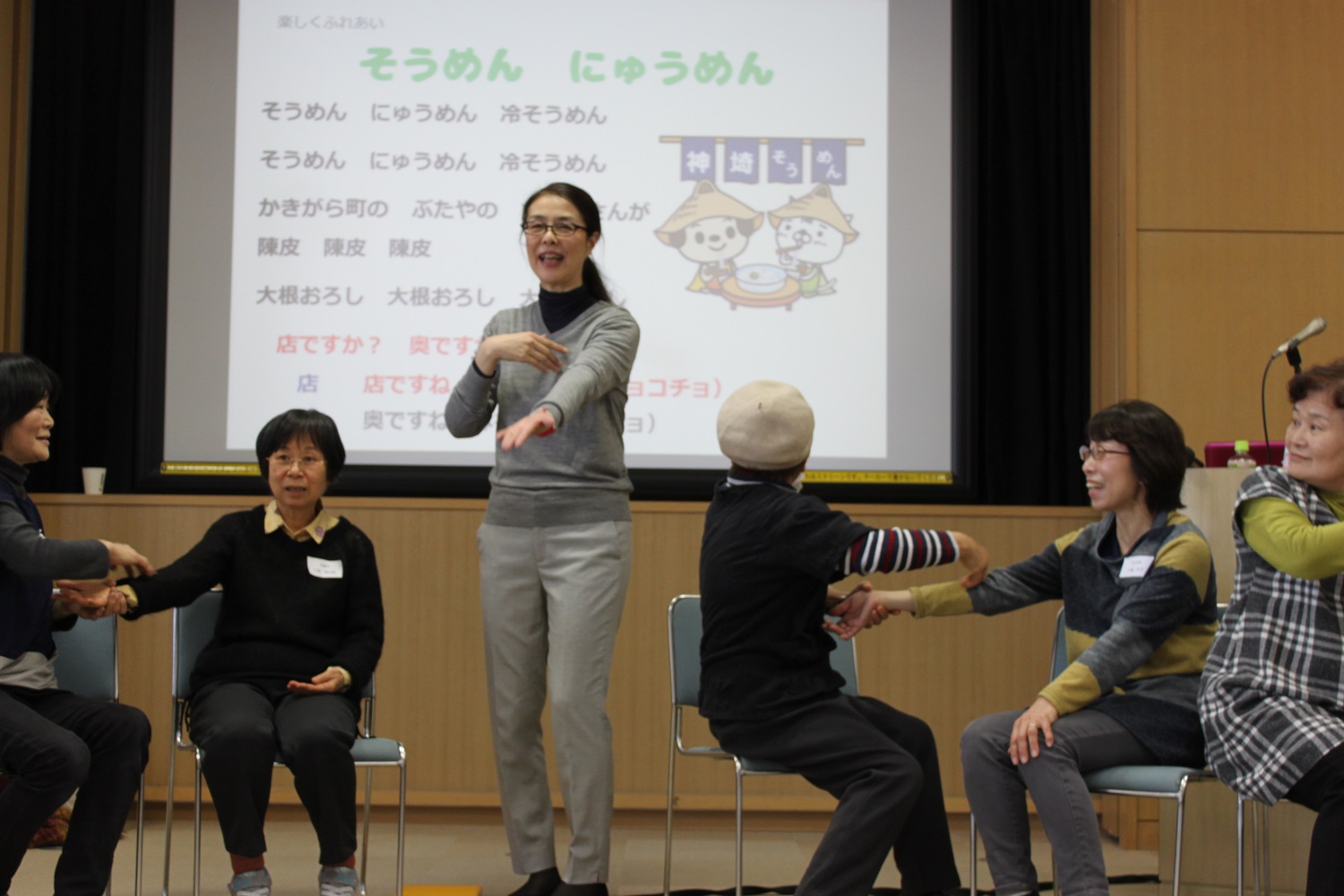 平成28年度フォローアップ研修会「手遊びと製作」を開催しました