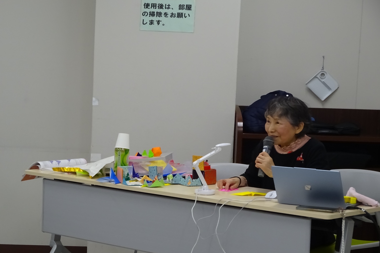 令和7年度第1回ふくおか子育てマイスターフォローアップ研修会「おりがみ遊び～折って広がる子どもの世界～」を開催しました